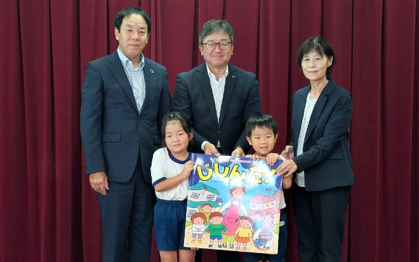 絵本読み聞かせ風景